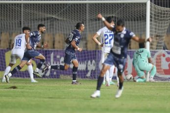 حنیف عمران زاده پس از گلزنی چادرملو به استقلال به خوشحالی پرداخت