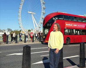 اشپیتیم آرفی پیشکسوت پرسپولیس روزهای آرامی را در لندن سپری می کند