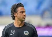 فرهاد مجیدی با کاور قرمز رنگ در تمرین البطائح امارات شرکت کرد