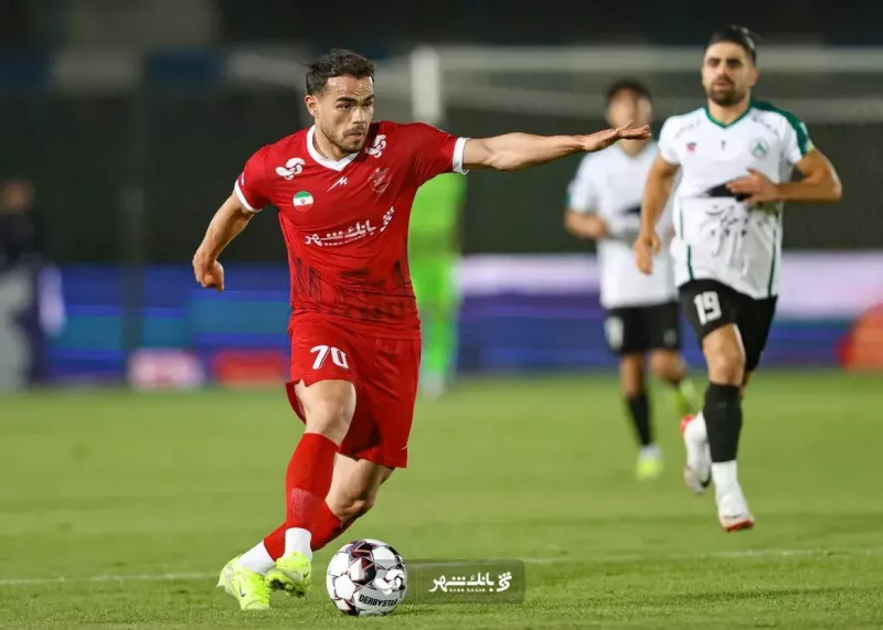 حضور اوستون اورونوف در تمرین تیم پرسپولیس