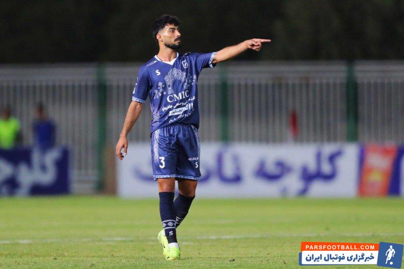 نمایش عضلات ورزیده علیرضا آرتا مدافع گل گهر در تمرینات پیش از دیدار با استقلال