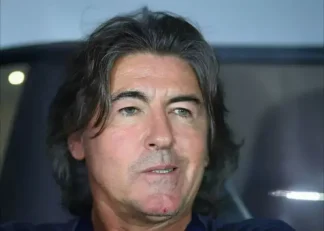 استقبال پر شور هواداران استقلال از ریکاردو ساپینتو و همسرش در فرودگاه