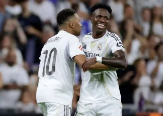 استوری حمایتی امباپه از وینیسیوس : «همیشه در قایق تو هستم»