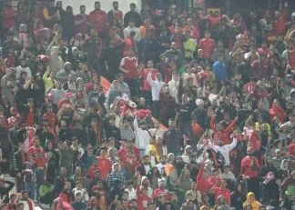 تشویق یکصدای هواداران پرسپولیس برای برانکو در پایان دیدار با گل گهر