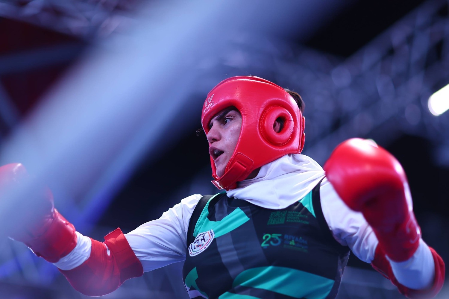 2157395_656-1 نقره فاطمه حسینی در برابر قهرمان موی تای جهان