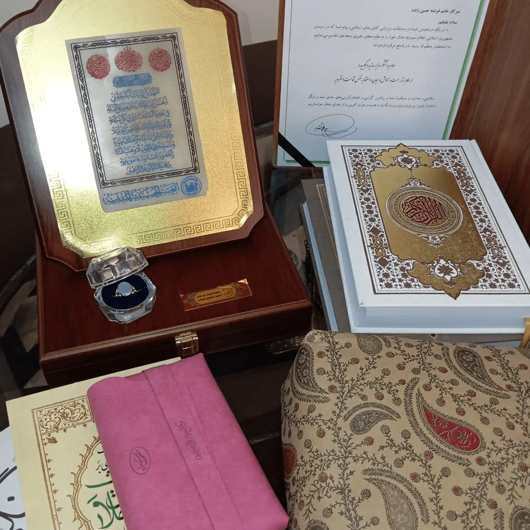 هدیه رهبر انقلاب به فرشته حسنزاده خبرساز شد! هدیه رهبر انقلاب به فرشته حسنزاده خبرساز شد!