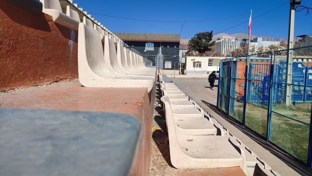 تصاویری از صندلیهای عجیب استادیوم تختی تصاویری از صندلیهای عجیب استادیوم تختی