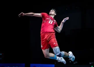 عکس یادگاری صابر کاظمی با هواداران استقلال در ورزشگاه آزادی