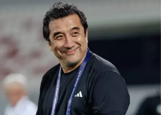 خداداد عزیزی با رنگ زرد در تمرین تراکتور