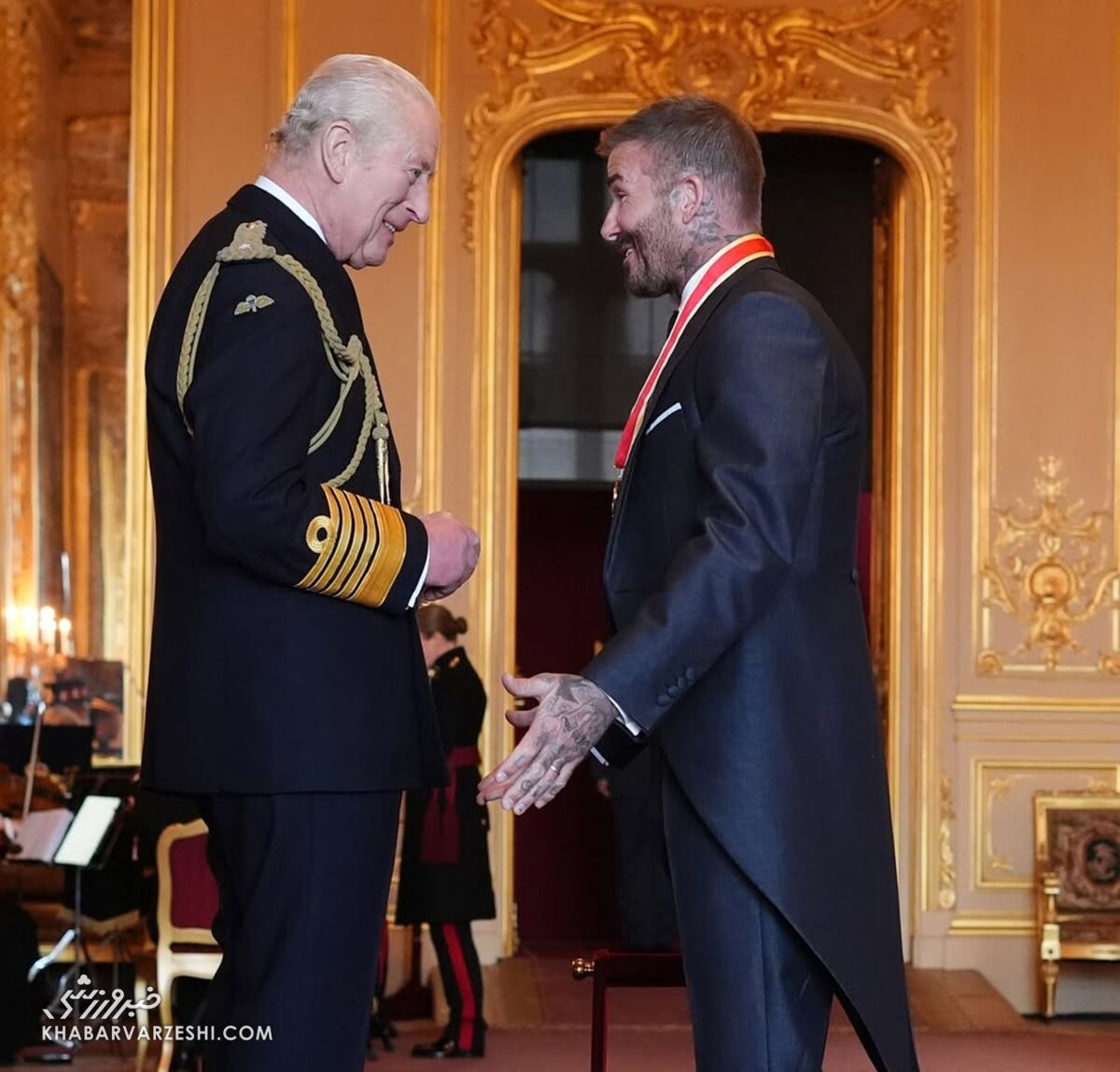 410690 دیوید بکام و پادشاه چارلز