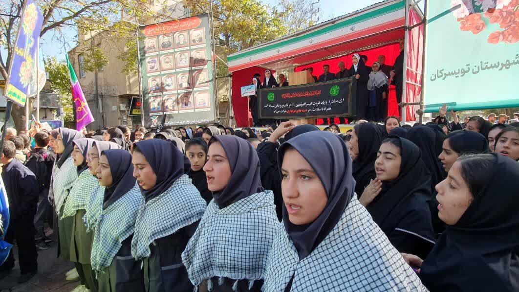 5756943 حضور پرشور مردم و مسئولان تویسرکان در راهپیمایی یومالله ۱۳ آبان