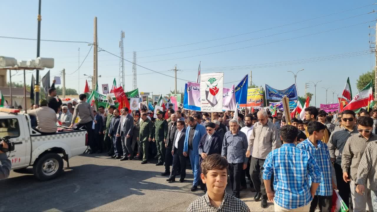 راهپیمایی دریادلان گناوه‌ای در روز استکبار ستیزی برگزار شد