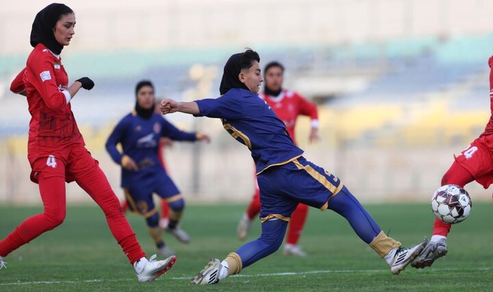 5759398 پرچم استقلال در زمین پرسپولیس؛ وقتی احساس بر حرفهایگری غلبه میکند