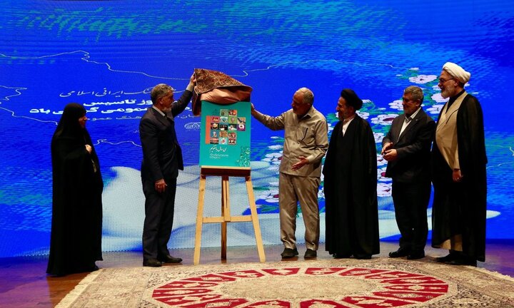 5760818 وزیر فرهنگ: ایران «اهل بیتی» است؛ از خادمان فرهنگ عمومی کشور تجلیل شد