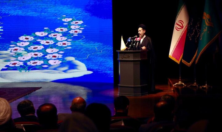 5760823 وزیر فرهنگ: ایران «اهل بیتی» است؛ از خادمان فرهنگ عمومی کشور تجلیل شد