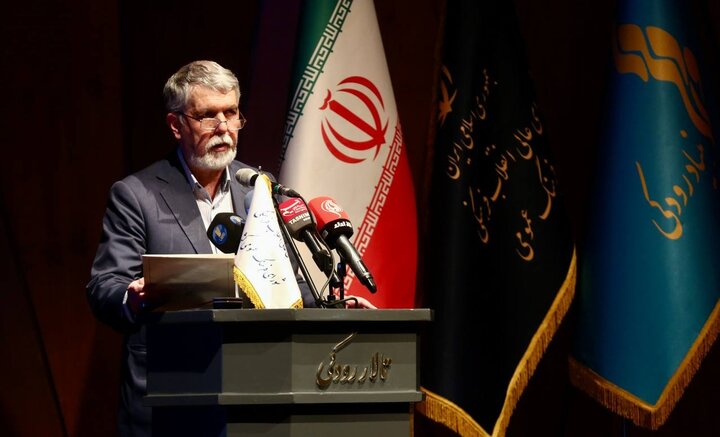 5760825 وزیر فرهنگ: ایران «اهل بیتی» است؛ از خادمان فرهنگ عمومی کشور تجلیل شد