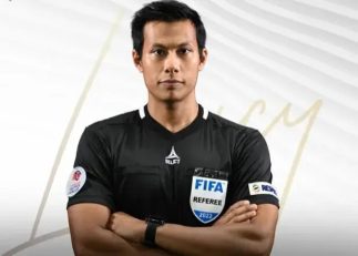 احمد عکاشه بن احمد العبادو از سنگاپور بازی استقلال و الوحدات را سوت می زند