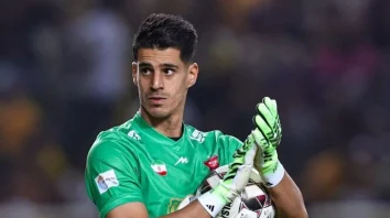 پیام نیازمند دروازه بان پرسپولیس در برنامه فوتبال برتر 12 آبان ماه 1404 : با حضور اوسمار فشار و کیفیت تمرینات بالاتر رفت