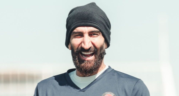 علیرضا بیرانوند : صالح داداش الان تو داری چمدون رو میاری یا چمدون تو رو