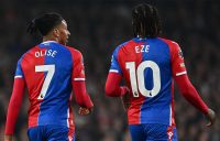 تعویض لباس بین ازه و اولیسه در پایان دیدار آرسنال 3-1 بایرن مونیخ