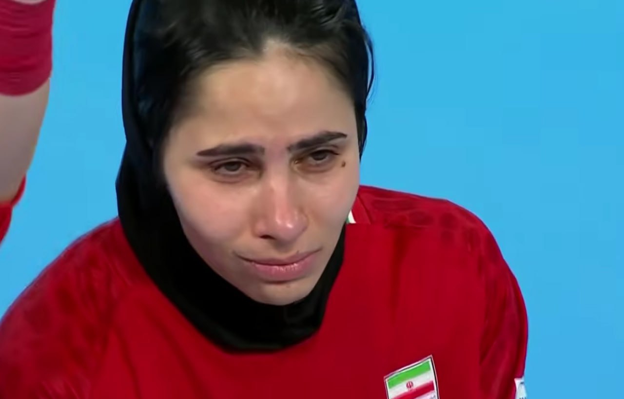 khvbyhbg0-1 عکس از اشک.های مهسا کمالی بازیکن تیم ملی فوتسال زنان ایران