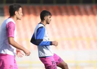 مصدومیت ماهان کاکو مدافع شهرداری نوشهر به دلیل چمن مصنوعی ورزشگاه ارومیه