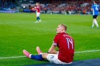 تصویری از مدل موی عجیب یولیان ریرسون مدافع نروژ در دیدار برابر ایتالیا