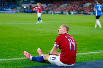 تصویری از مدل موی عجیب یولیان ریرسون مدافع نروژ در دیدار برابر ایتالیا