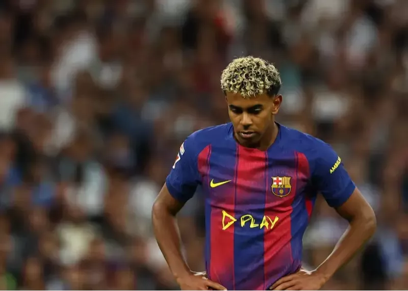 گاوی شوخی جالبی با لامین یامال کرد و چهره دوستش را با فیلتر متفاوتی تغییر داد.