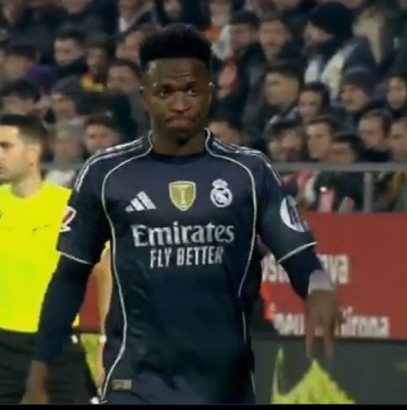 20251202_111913 حرکت جنجالی وینیسیوس پس از شنیدن فحاشیهای هواداران ژیرونا