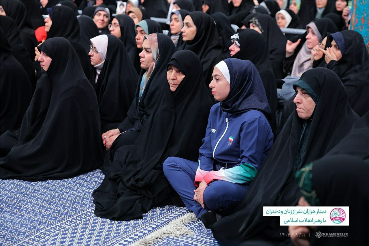2173954_406-1 فرشته حسنزاده در دیدار امروز با رهبر انقلاب