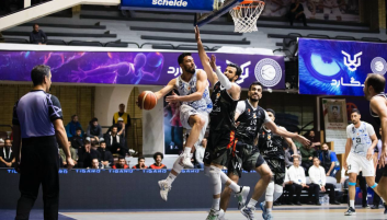 تیم بسکتبال استقلال در دیداری معوقه طبیعت اسلامشهر را شکست داد