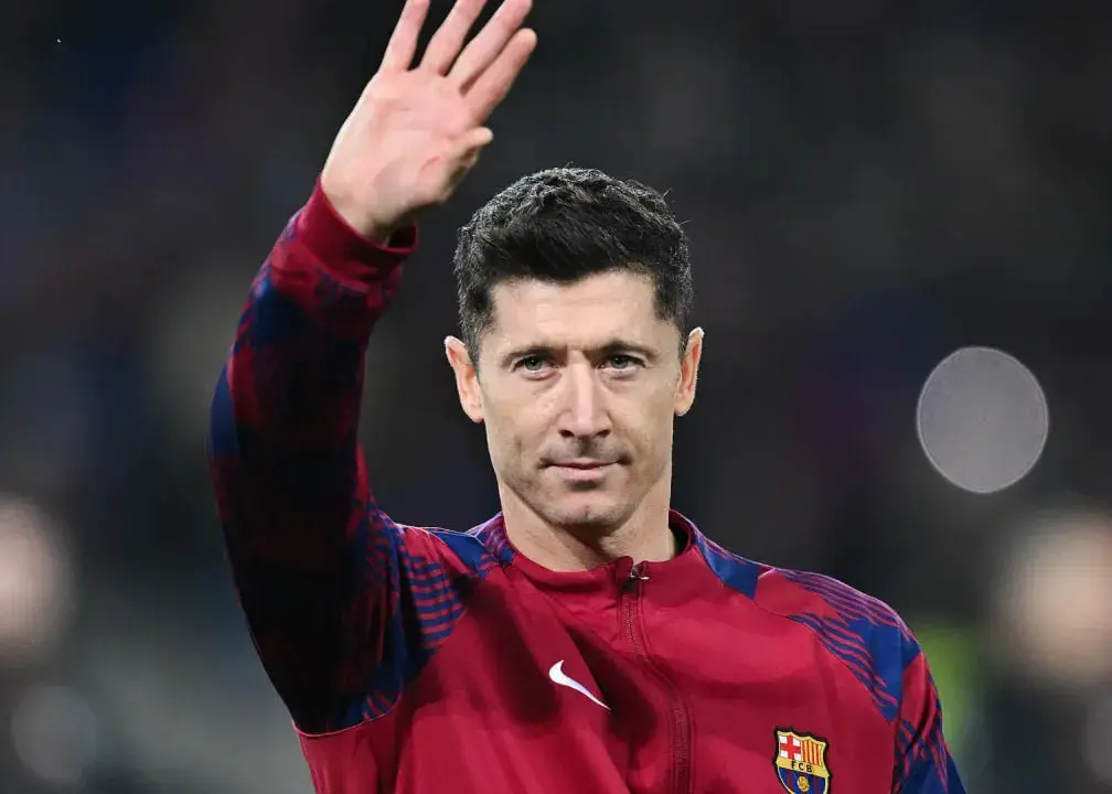 روبرت لواندوفسکی اماده کاهش حقوق و نیمکت نشینی برای تمدید قرارداد با بارسلونا