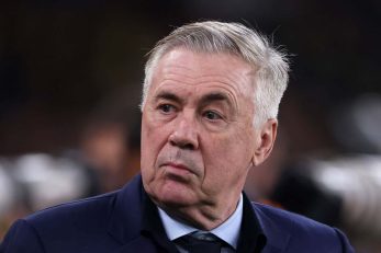 حضور کارلو آنچلوتی به عنوان تماشاگر در دیدار فورتی ناینرز و شیکاگو برز در NFL