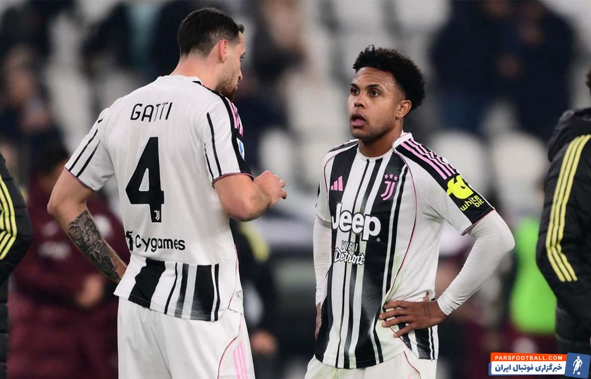 تصویری از فدریکو گاتی مدافع یوونتوس با عصا