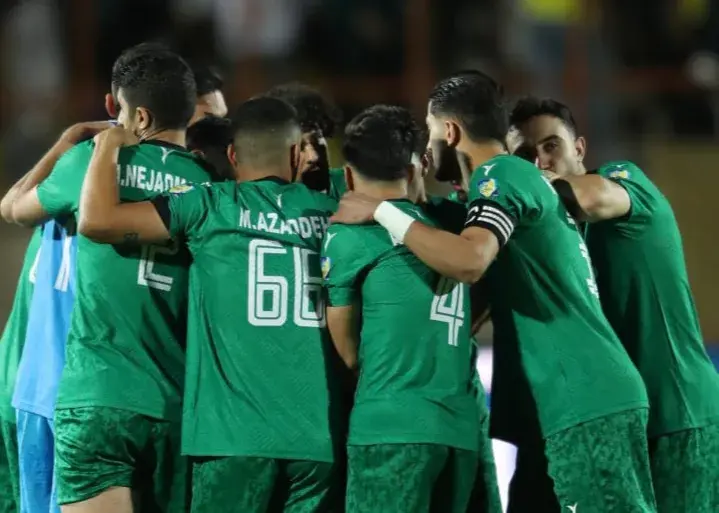 طرح شمس آذر با اژدهای سبز رنگ برای تراکتور بعد از صعود در جام حذفی