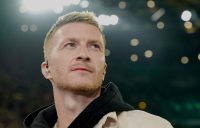 حضور مارکو رویس در زیگنال ایدونا پارک برای تماشای دیدار دورتموند و بودو گلیمت