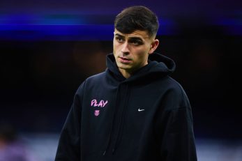 کیک کفشی با لوگوی بارسلونا در تولد پدری