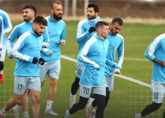 جلسه ریکاردو ساپینتو با بازیکنان استقلال پیش از شروع تمرین آبی ها