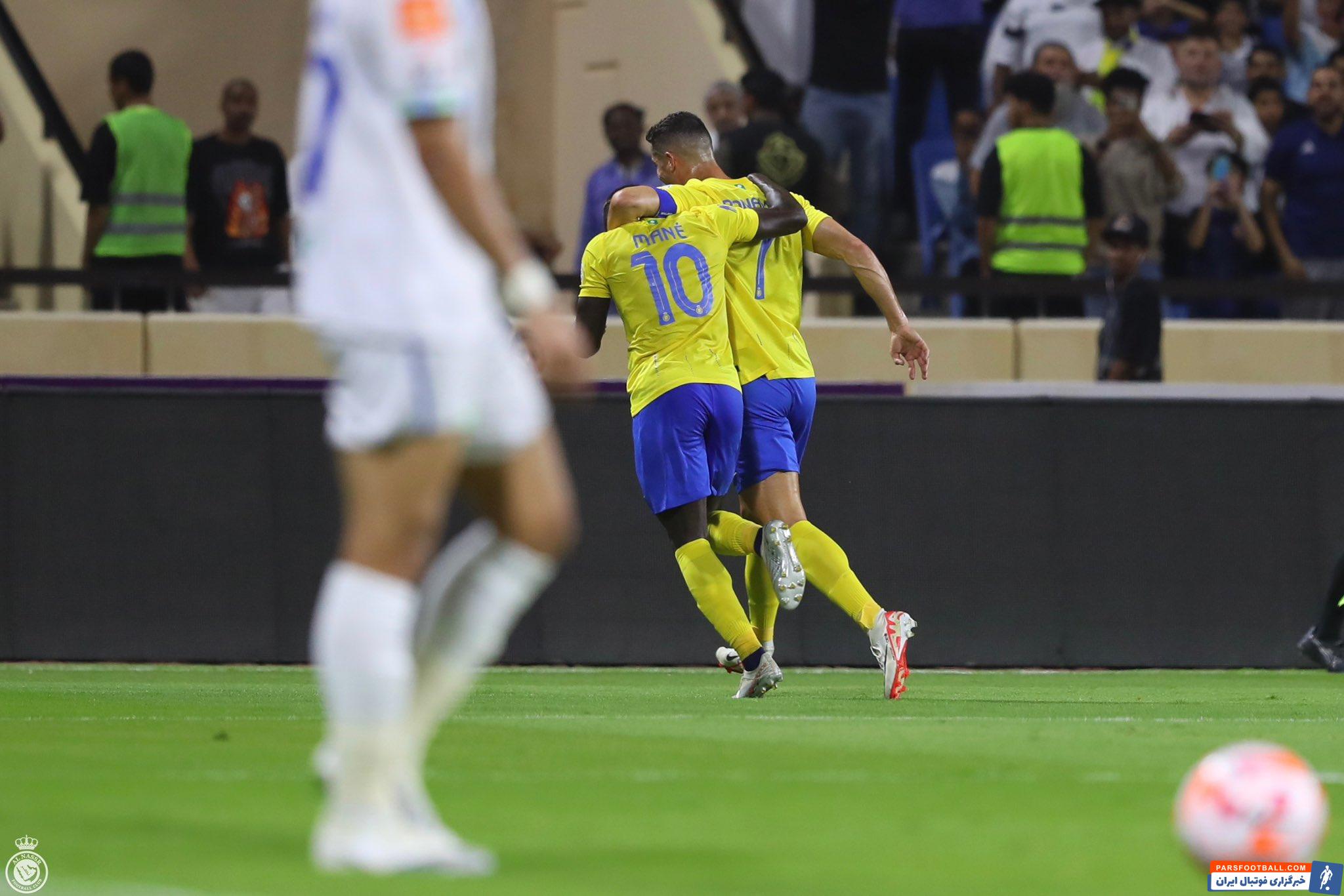 کیک بریدن رونالدو برای سادیو مانه پس از قهرمانی با سنگال