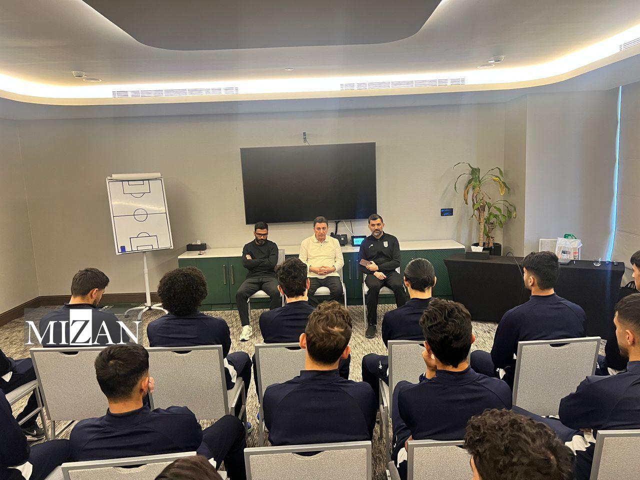 جام ملت‌های امید آسیا| قلعه‌نویی در دیدار با ملی‌پوشان: خود را در المپیک و جام جهانی ببینید/ همیشه از خدا بهترین‌ها را طلب کنید