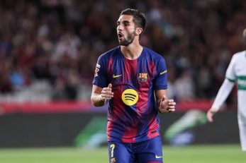 فران تورس و دراز کشیدن روی برف بدون لباس گرم