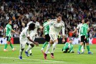 رائول آسنسیو و تثدیم گلش به الیاس، کودک اهل جزایر قناری مبتلا به سرطان