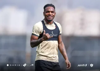 حضور تیوی بیفوما در تمرین پرسپولیس پس از مدت ها دوری