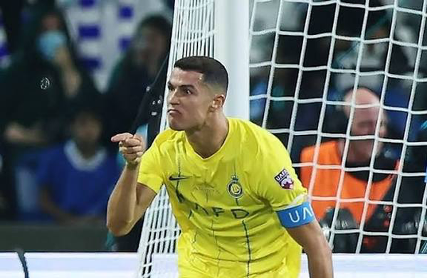 رونالدو ۲۰ تن طلا به باد داد