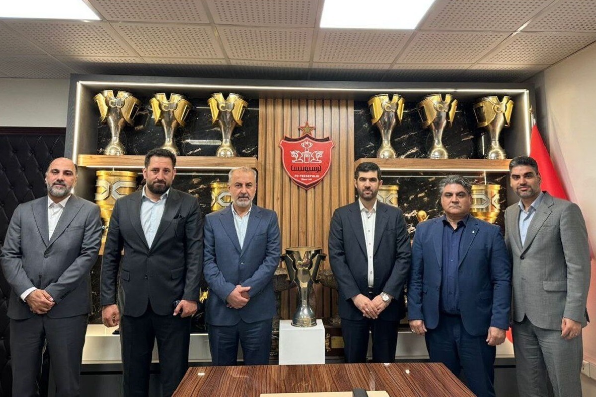 فهم مدیریت باشگاه پرسپولیس از توسعهگرایی و ثبات؛ اوسمار سرمربی است یا مدیر آکادمی؟ فهم مدیریت باشگاه پرسپولیس از توسعهگرایی و ثبات؛ اوسمار سرمربی است یا مدیر آکادمی؟