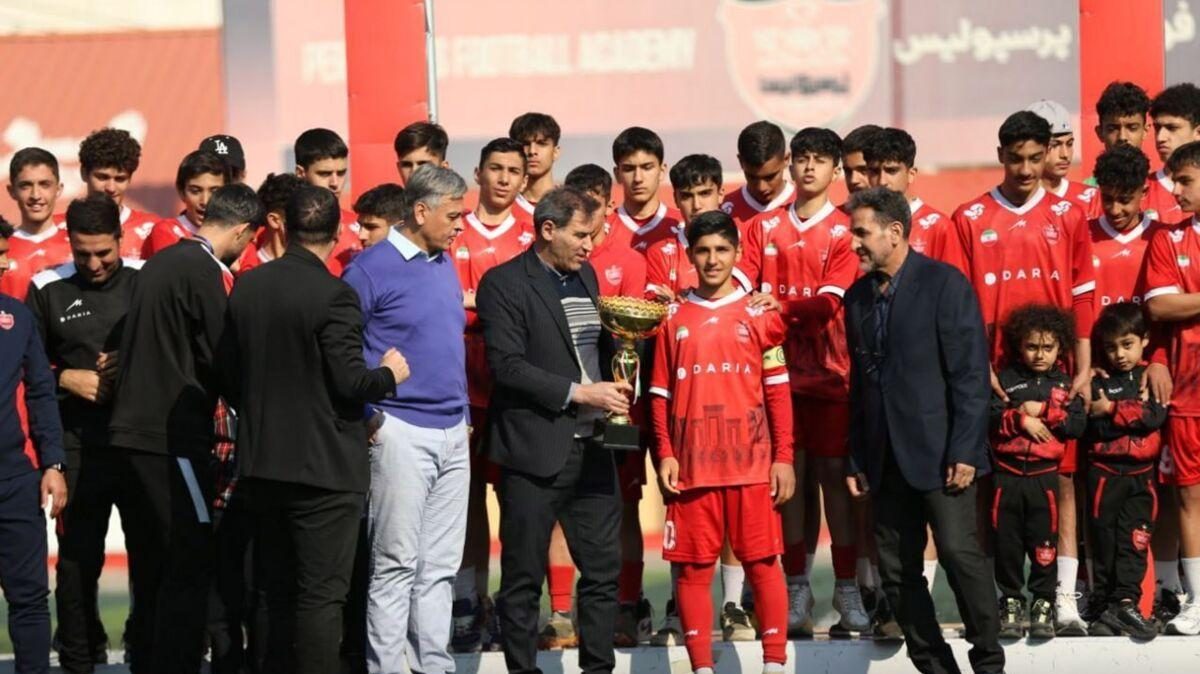 تیم نونهالان پرسپولیس با پیروزی مقابل پیکان در فینال سوپر جام قهرمان شد