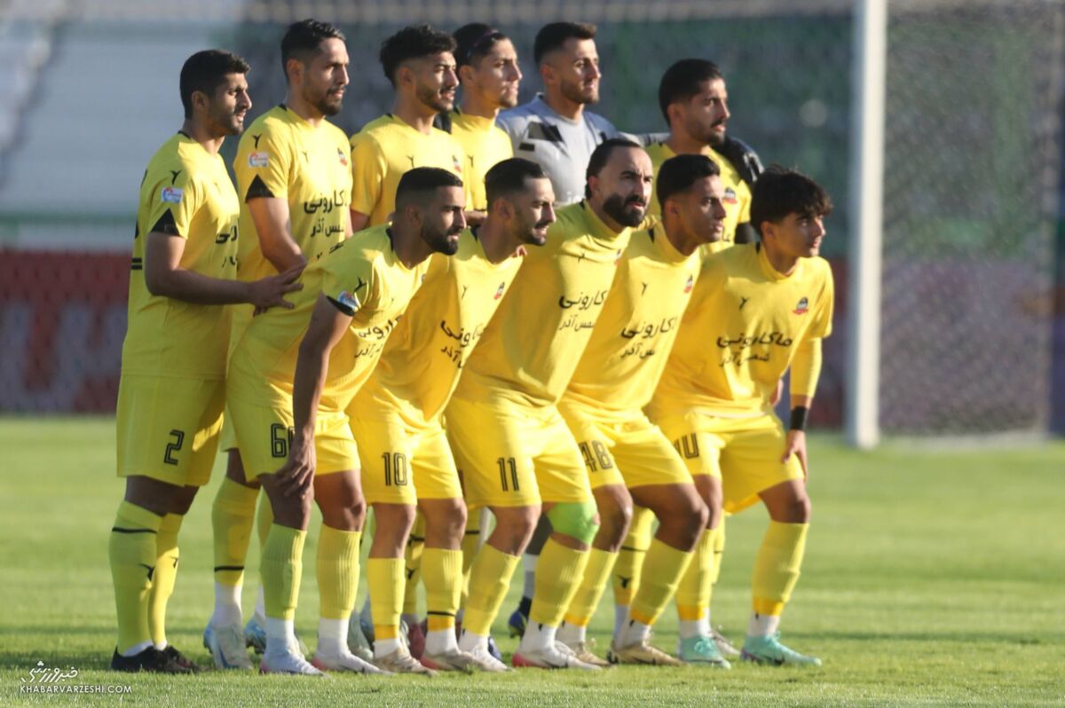 420807 عکس تیمی شمس آذر مقابل استقلال