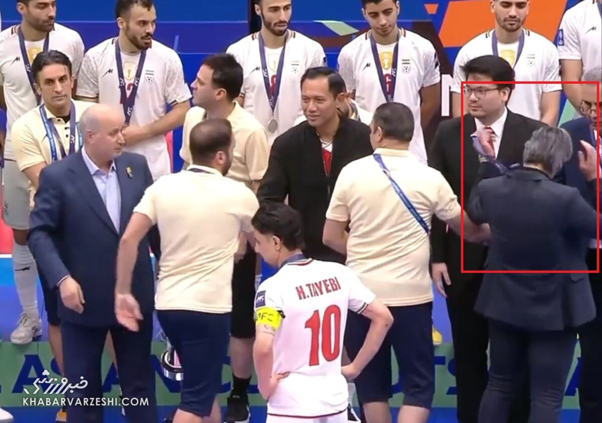 قهر تلخ شمسایی در اوج شادی/ سرمربی تیم ملی مدال قهرمانی را از گردن درآورد! +عکس