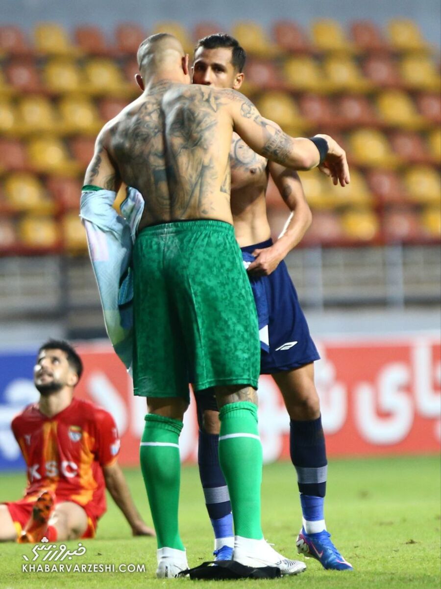 سنگین‌ترین قاب سال فوتبال ایران/ چهره حامد لک و مهدی تیکدری بعد از تعویض پیراهن ماندگار شد +عکس